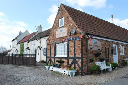 COTTAGE SLEEPING 12 S/C. B&B<br>ADJOINING FOX COVERT PUB YARM