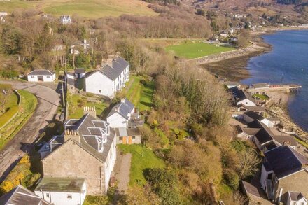 Quiet village location with stunning loch views, sleeps 6