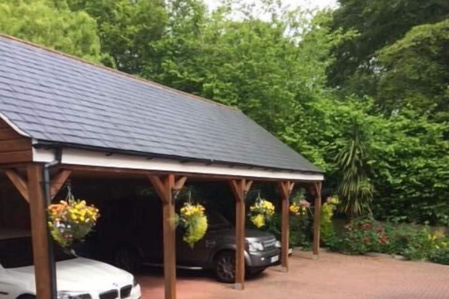 Close to Eden Project & Lost Gardens of Heligan,Private access to Duporth Beach