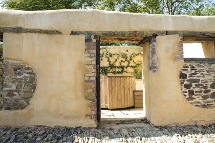 A beautifully restored Cornish cottage retreat with private hot tub