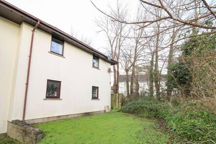 8 THE CLICKETTS, pet friendly, country holiday cottage in Tenby