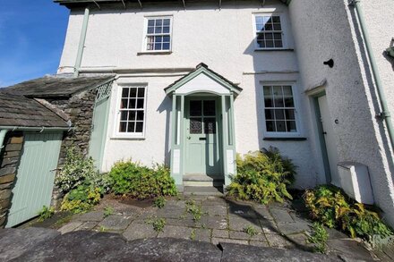 Peggy Hill Cottage - Two Bedroom House, Sleeps 4