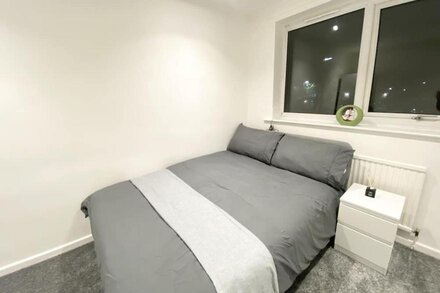 ThePropertyFocus - Stylish Comfy Stay