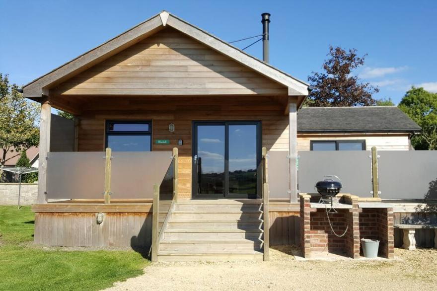 Bluebell Lodge - Sleeps 4/5 with Private Hot Tub