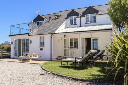 ATLANTIC VIEW, pet friendly, with a garden in Bude