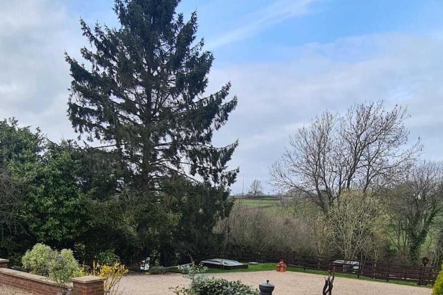 THE WILLOW AT WILLOW BANK, DENSTONE, NEAR ALTON