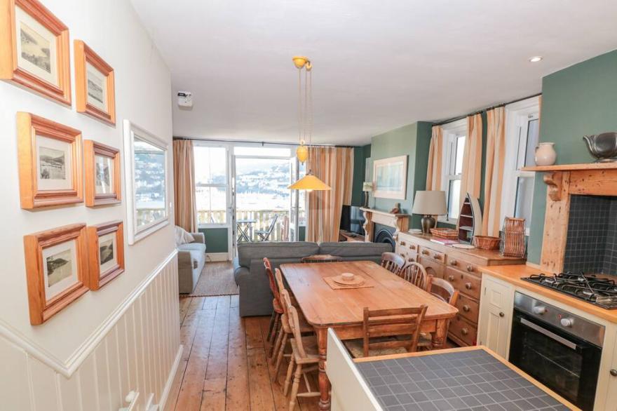 19 ABOVE TOWN, character holiday cottage in Dartmouth