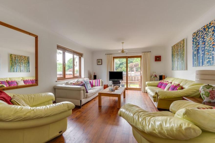 Ty Nant - Four Bedroom House, Sleeps 8