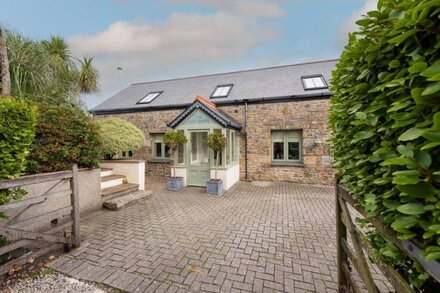 The Haybarn -A wonderful barn conversion with 4 bedrooms, large garden and parking near Mousehole