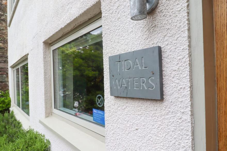 TIDAL WATERS, Pet Friendly, With A Garden In Noss Mayo