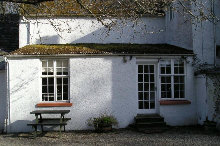 East Wing: 1 bed cottage attached to former 1730 manse nr Dingwall/Strathpeffer
