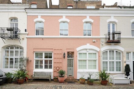 A PERFECT TREASURE -  KNIGHTSBRIDGE LUXURY MEWS APARTMENT