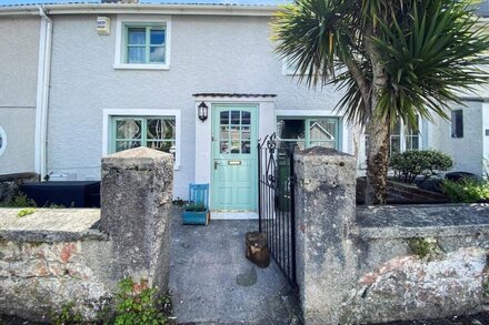 Inglenook Cottage near Porthcawl Town and Beaches