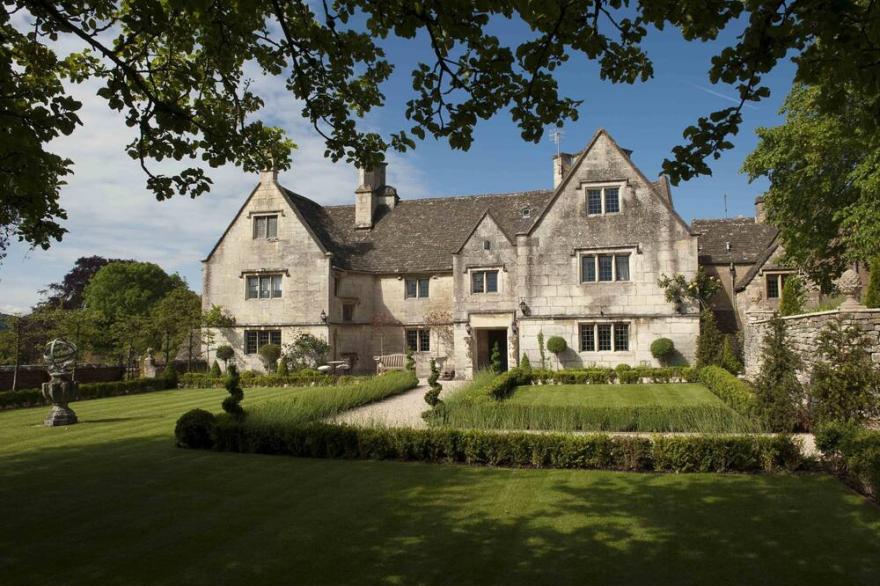 Live Like A King In The Heart Of The Cotswolds