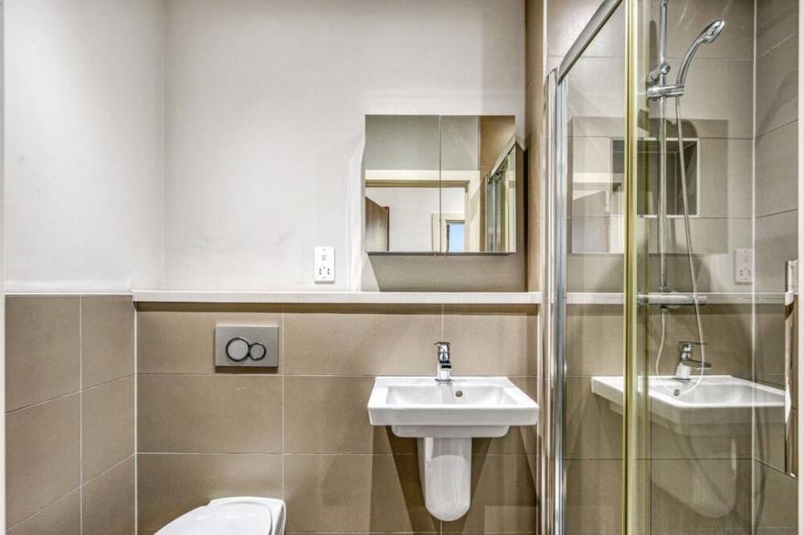 Fantastic 1 Bed by Heathrow Airport