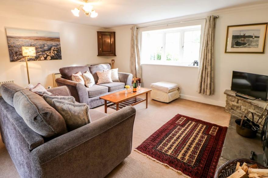 COVERDALE COTTAGE, family friendly in Carlton-In-Coverdale