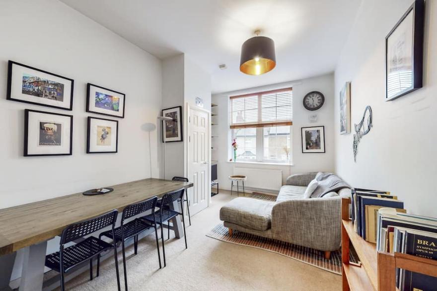 UK.LO.MID - Charming 1 Bedroom Flat With Parking In Brentford
