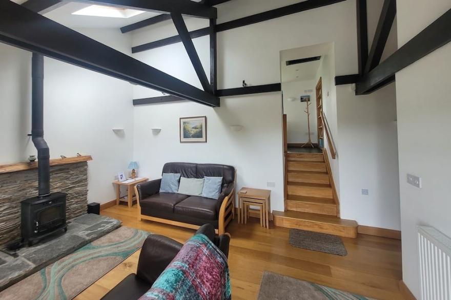 Long Linhay is a spacious cottage for 2 with sea views & private, sunny patio.