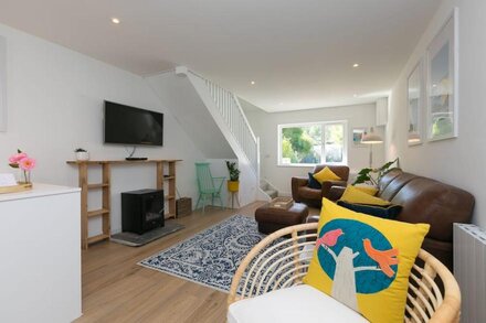 HILLYWYCH STUDIO, pet friendly, country holiday cottage in Portreath