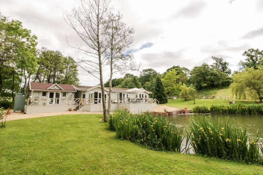 PHOCLE LODGE, Family Friendly, With A Garden In Ross-On-Wye