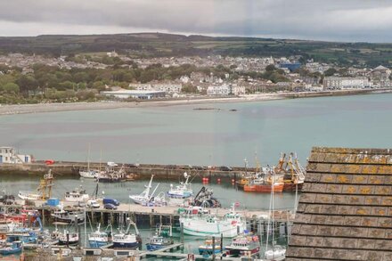 8 BOWJEY TERRACE, family friendly, country holiday cottage in Newlyn