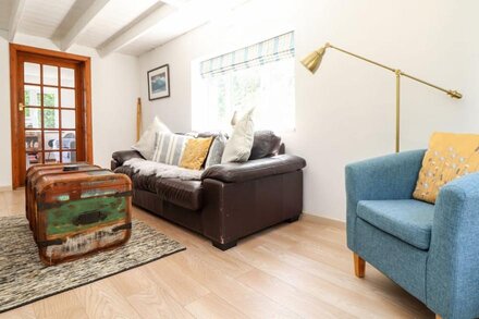 KNILL HOUSE, pet friendly, character holiday cottage in St Ives