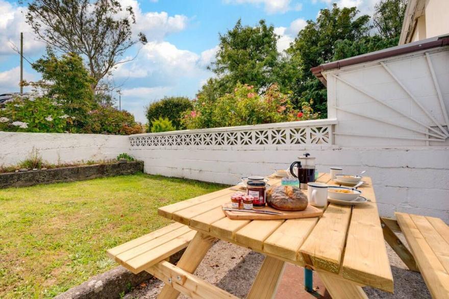 Lyndale Cottage In Carmarthen