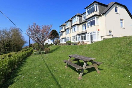 PADDLER'S REST, pet friendly, country holiday cottage in Hope Cove