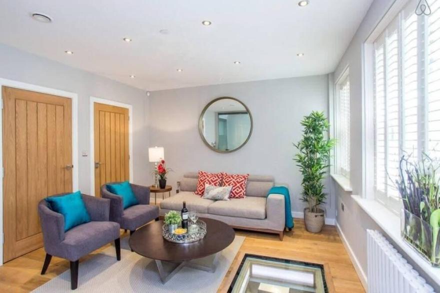 The Norfolk Escape - Beautiful & Bright 4 Mews Homes With 16BDR