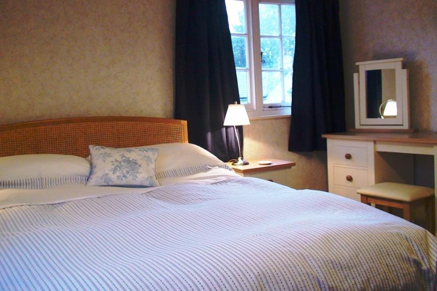 Pretty cottage with direct access to The New Forest