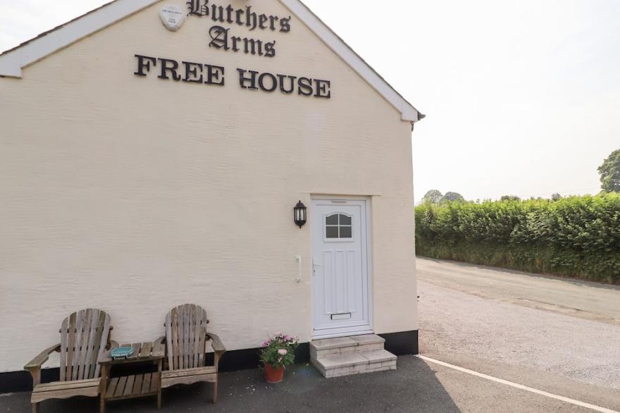 BUTCHERS ARMS COTTAGE, Pet Friendly In Nercwys