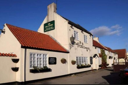 HAYSTACK/HAYLOFT COTTAGE SLEEPING 5 NEXT TO THE FOX COVERT PUB YARM