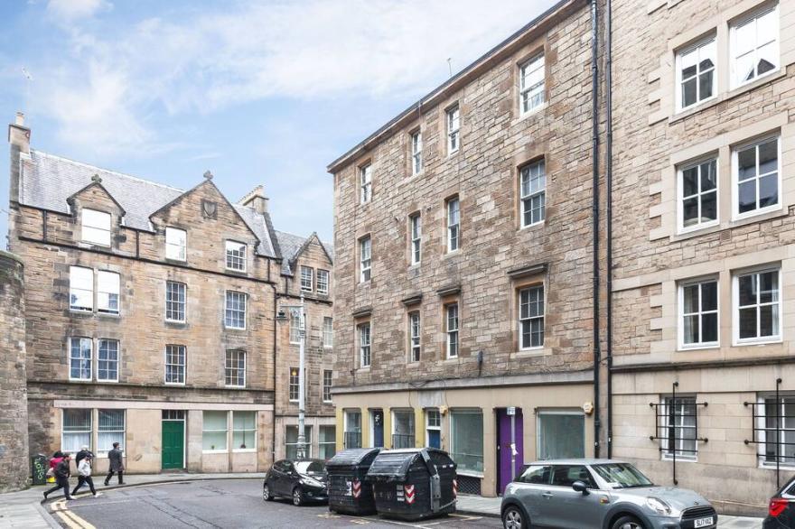 Old Town Apartment Close To Royal Mile, Wi-Fi And Smart Tv.