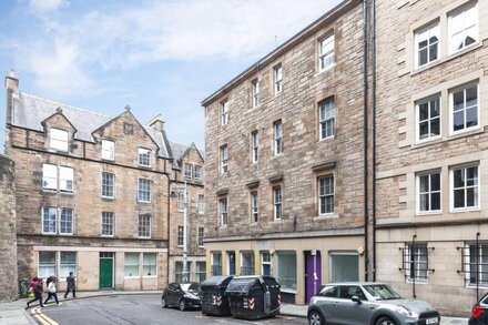 Old Town Apartment close to Royal Mile, Wi-Fi and Smart Tv.