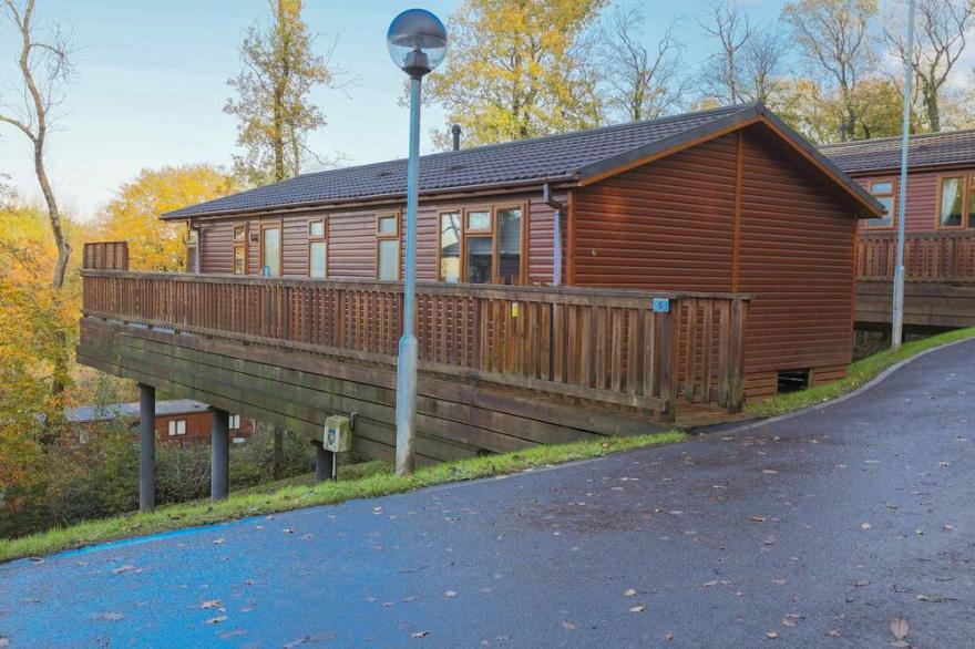 A charming 3-bedroom, pet-friendly holiday lodge in Devon. Pet-friendly.