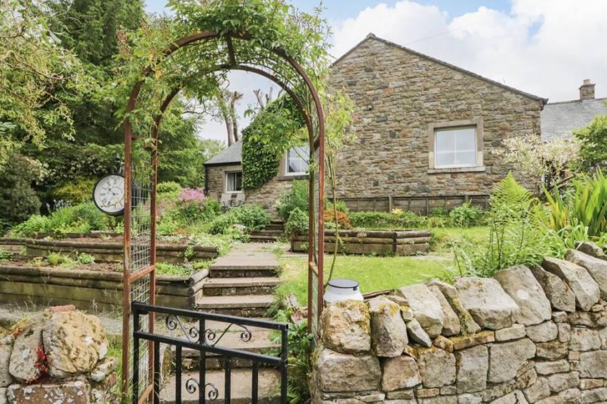 SWALEDALE WATCH HOUSE ANNEXE, romantic, with a garden in Caldbeck