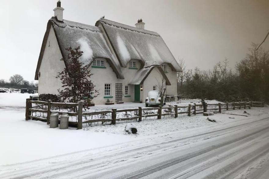 Rosehill House , Traditional Irish Thatched Cottage Experiences