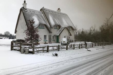 Rosehill house , Traditional Irish Thatched Cottage experiences