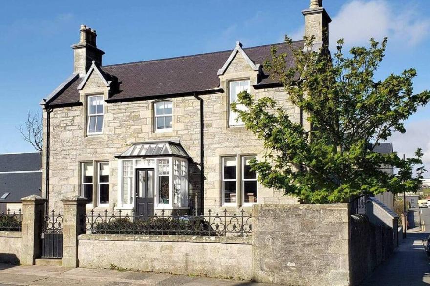 Beautiful Stone-Built Townhouse In Central Lerwick