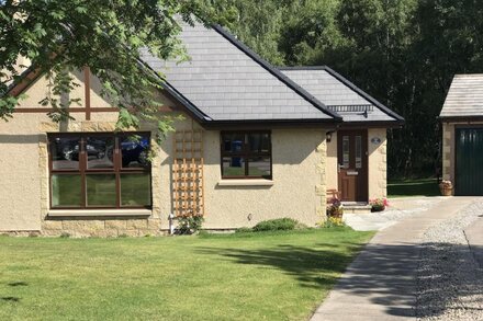 Cairn Cottage Dalfaber