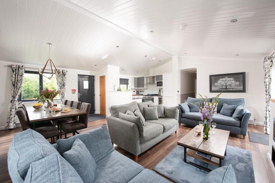 Blossom Lodge, 1 Roadford Lake Lodges
