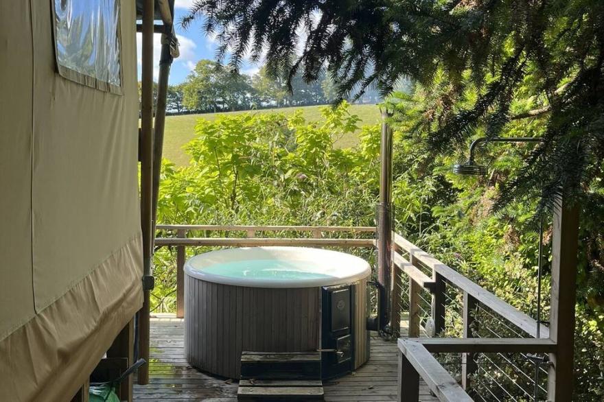Magnolia Lodge @ Lower Coombe Royal- Hot tub/Dog friendly