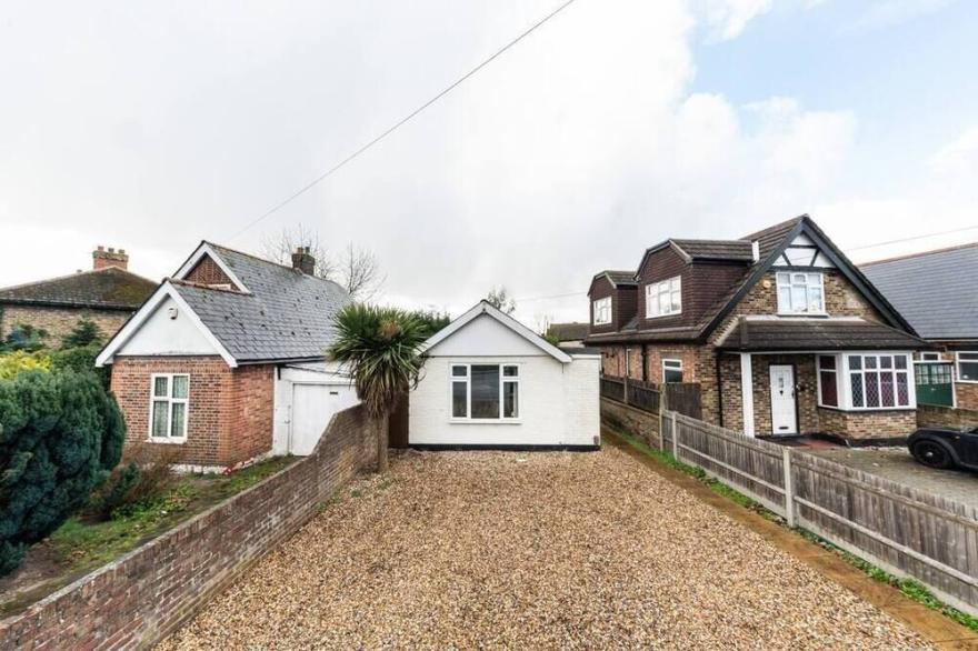 Royal Living Properties - 3 Bedroom Deluxe Bungalow