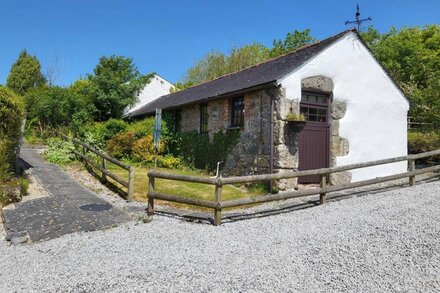 1 bedroom barn conversion on smallholding with alpacas, goats and pigs