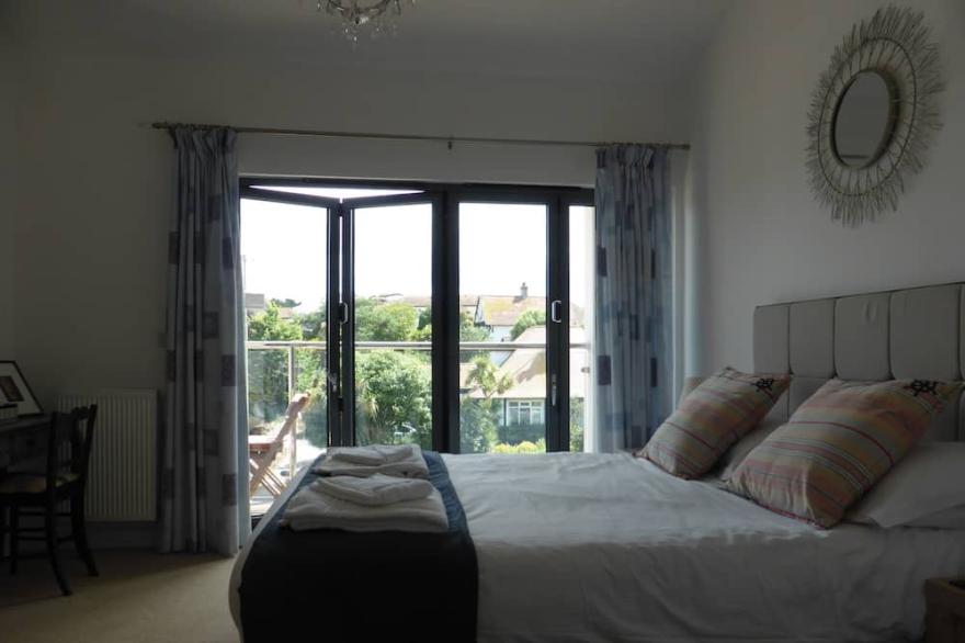 Contemporary seaside property yards from the beaches in Torquay