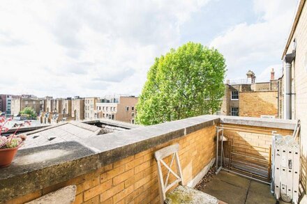 Pass the Keys | Earl's Court Top Floor Apartment