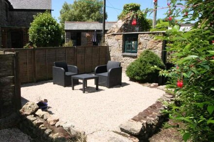 Honnor Cottage, a grade 2 terraced cottage in St Buryan just 3 miles from the renowned open-air Minack Theatre