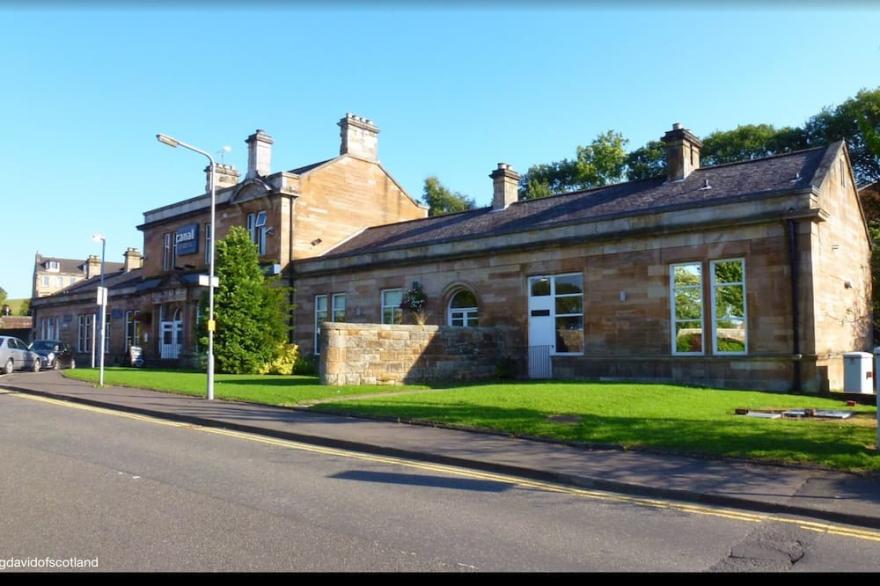 Superbly decorated newly built 2 bedroom Apartment in the heart of Paisley