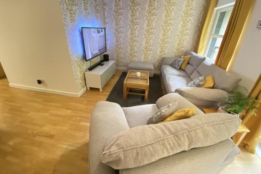 Superbly decorated newly built 2 bedroom Apartment in the heart of Paisley