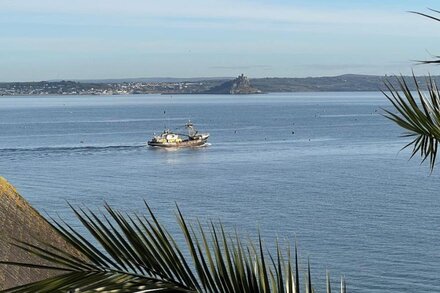 LOOKOUT COTTAGE, pet friendly, country holiday cottage in Newlyn